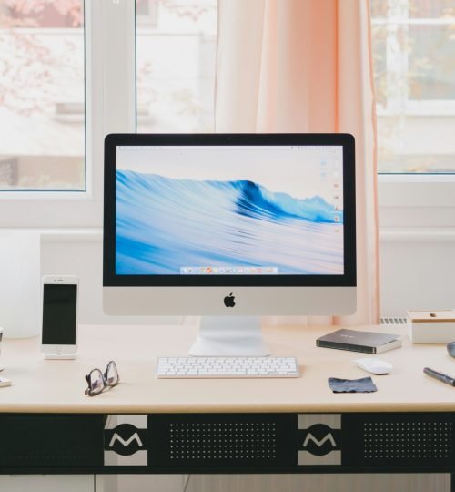 photo 1492724441997 5dc865305da7